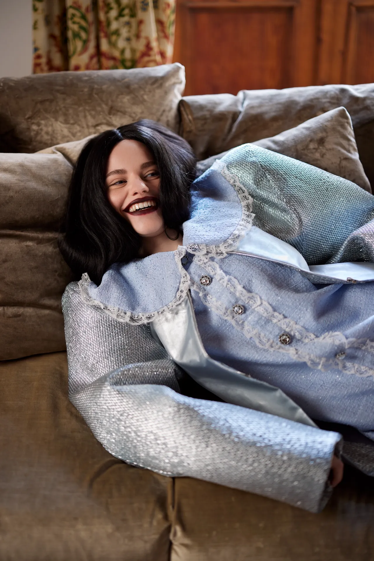 lachen liegend hellblau